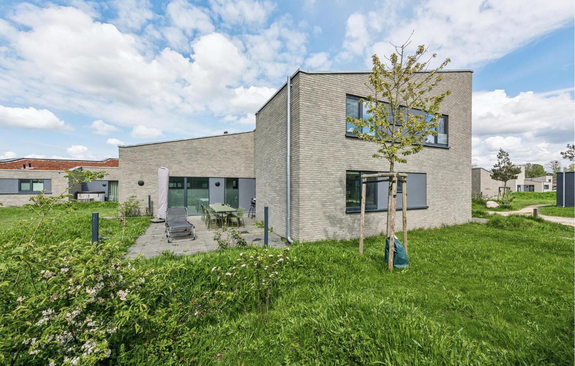 Cozy Home In Lembruch-Duemmer See With Sauna Bagian luar foto