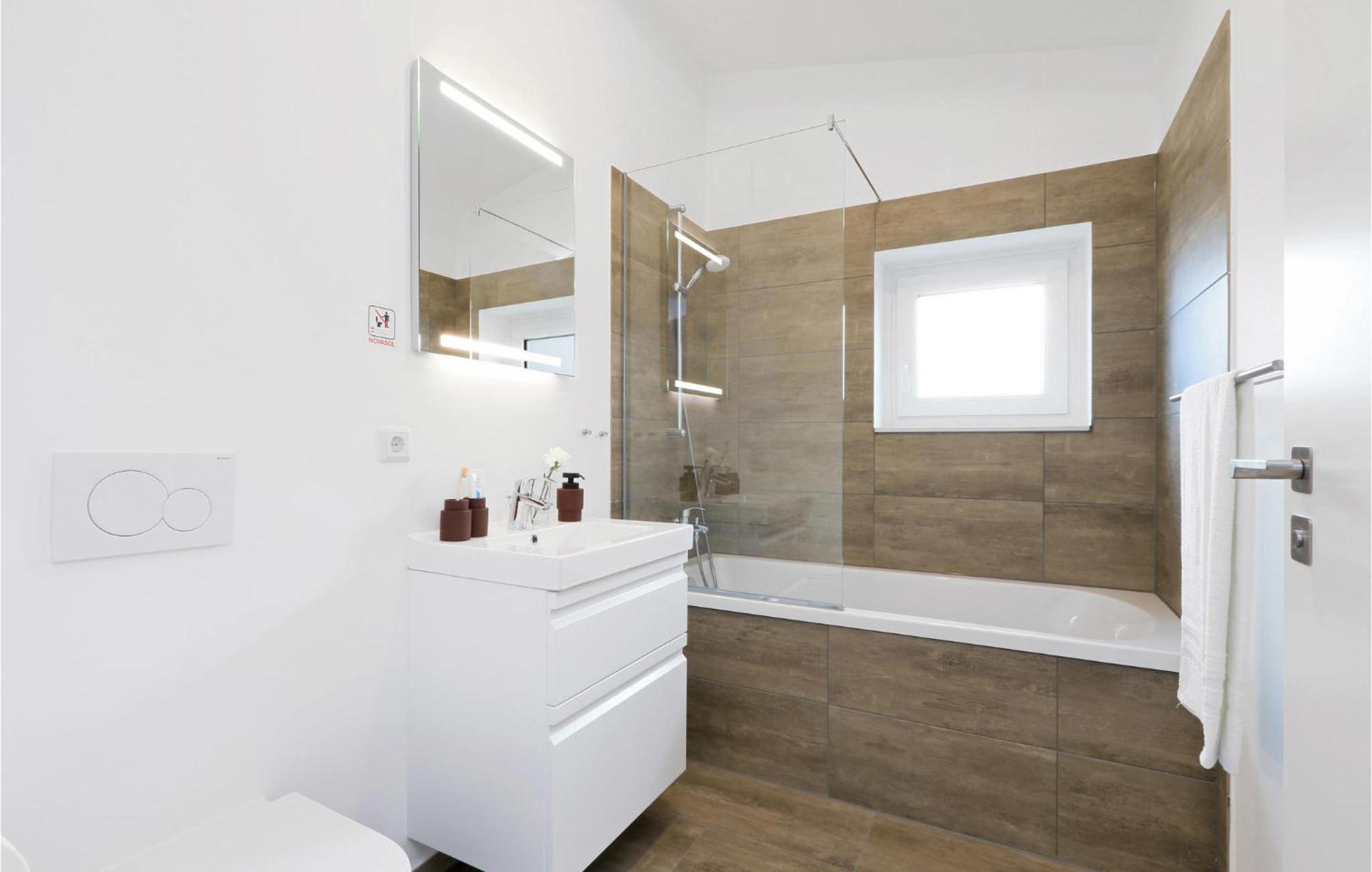 Cozy Home In Lembruch-Duemmer See With Sauna Bagian luar foto